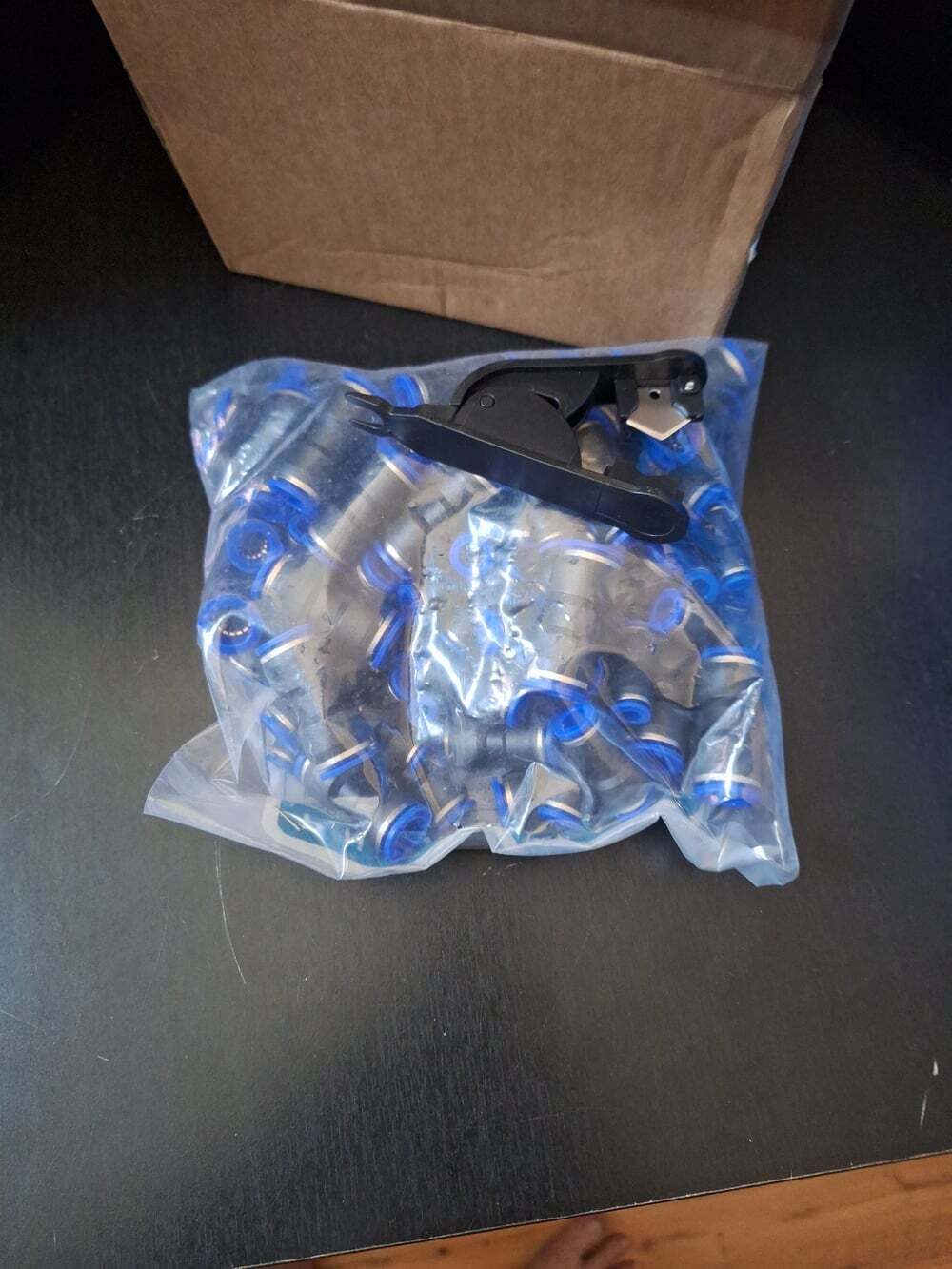 Bulk Pneumatic Push-to-Connect Fittings with Tube Cutter